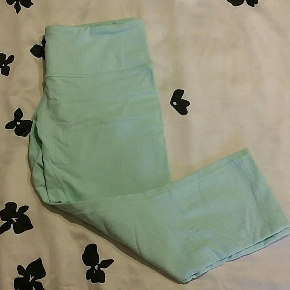 Lululemon mint crops with white pinstripe